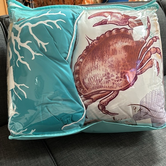 Azure 5 piece quilt set in a coral and sea life print. - Picture 6 of 7